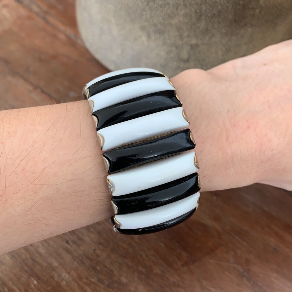 Vintage Black and White Bracelet Expandable